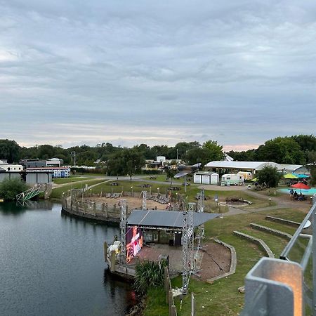 Hot Tub Retreat At Tattershall Lakes Екстериор снимка