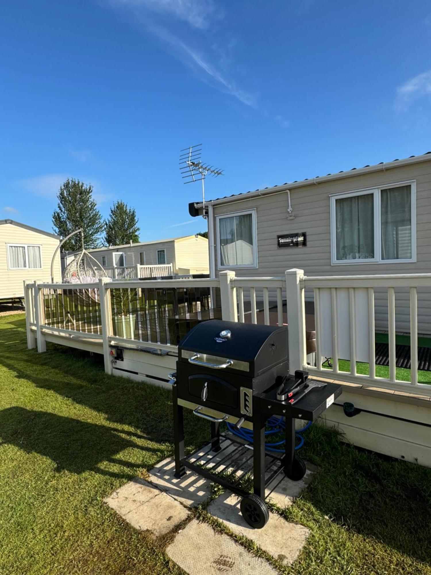 Hot Tub Retreat At Tattershall Lakes Екстериор снимка